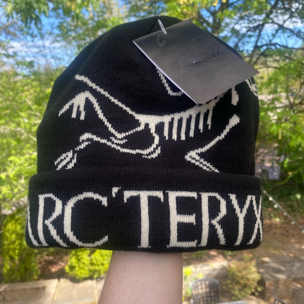 Arc’teryx black and white beanie NEW W TAGS